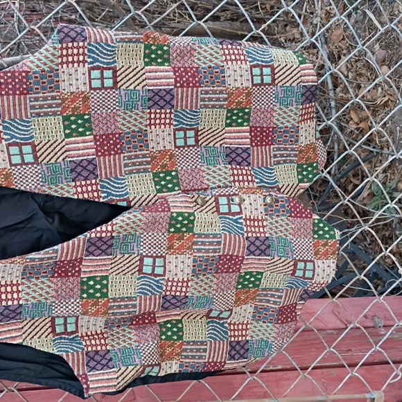 Vest - Picture 4 of 7